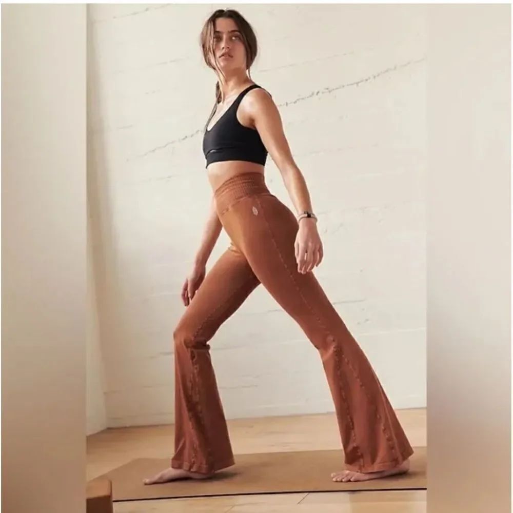 NWT XS/S Free People Good Karma Flare Leggings in toasted coconut